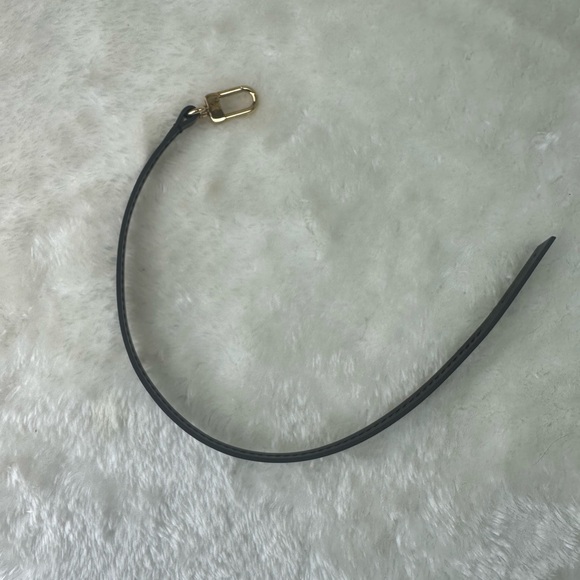 Louis Vuitton pouch strap - Picture 6 of 7